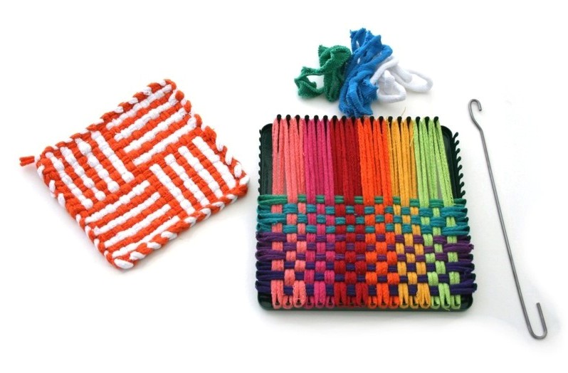 Loom Potholder Tutorial - v e r y p i n k . c o m - knitting patterns and  video tutorials